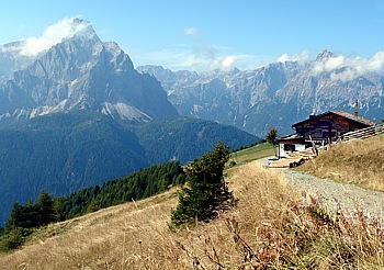 Hahnspielhütte bei der Helm Bergstation